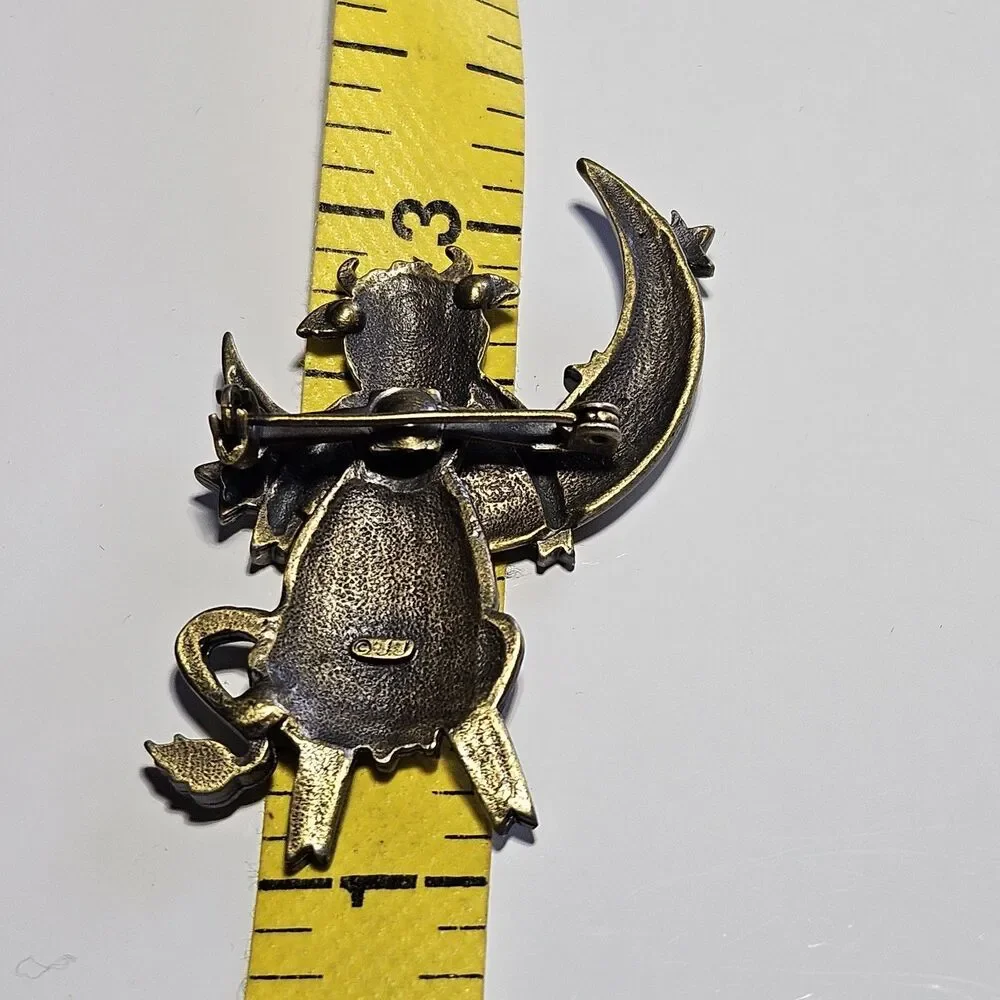 JJ Jonette Brooch Cow Jumped Over The Moon Cow Articulated Gold Bronze Tone